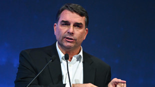 La sinistra attacca Flavio Bolsonaro, 'stessa cultura golpista del padre'