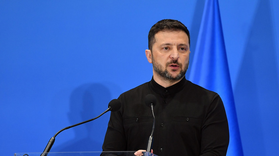 Zelensky, pi&ugrave; di 300 droni e oltre 30 missili sull'Ucraina