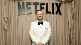 Comediante Nate Bargatze presentará los premios Emmy, informan organizadores 