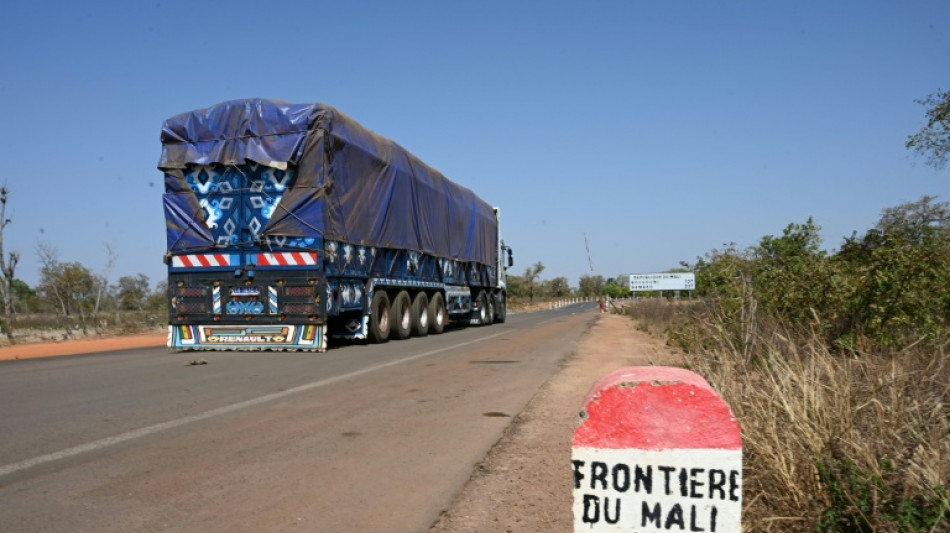 Au Mali, blocus et perturbations impos&eacute;s dans plusieurs localit&eacute;s par les jihadistes