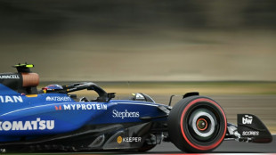 Sainz &eacute; multado por perder cerim&ocirc;nia do hino no GP do Jap&atilde;o apesar de ter sofrido problema estomacal