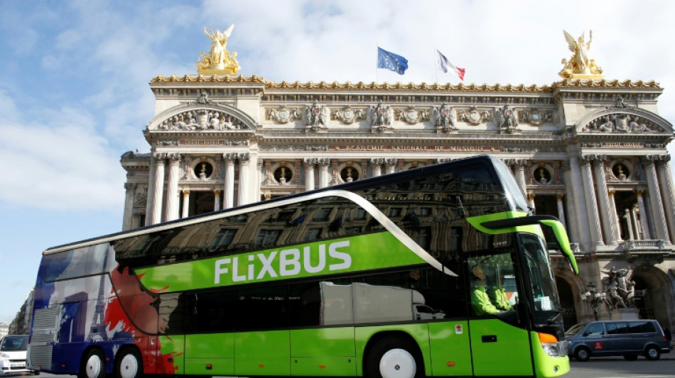 Dix ans apr&egrave;s, le succ&egrave;s populaire des "cars Macron" malgr&eacute; des infrastructures obsol&egrave;tes