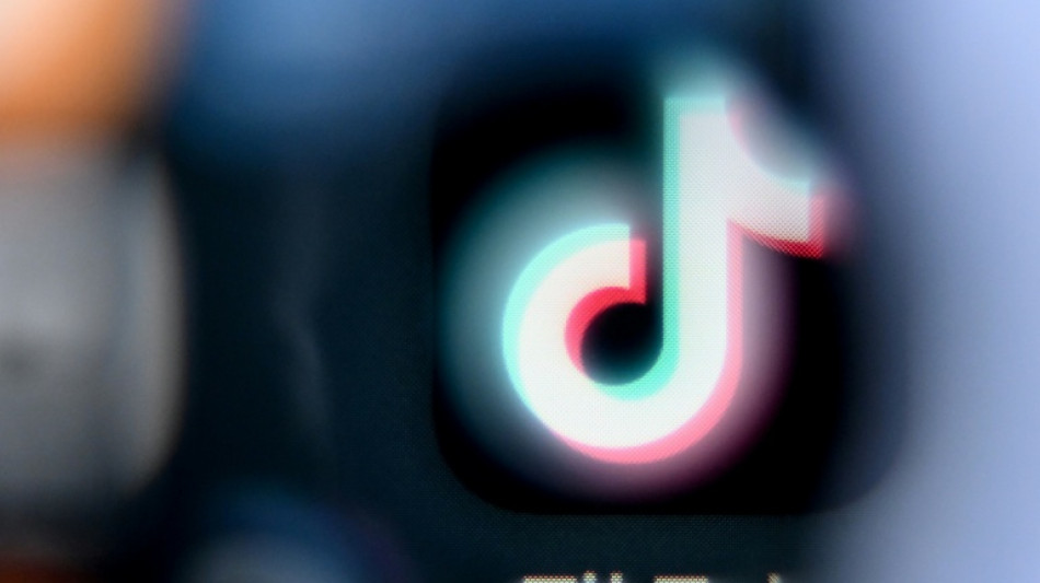 La commission TikTok pr&eacute;conise &agrave; son tour d'interdire les r&eacute;seaux sociaux aux moins de 15 ans