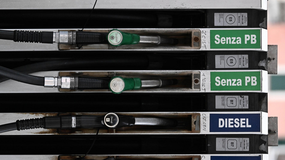 Mimit, prezzo medio self benzina sale a 1,789 euro, gasolio a 2,178 euro