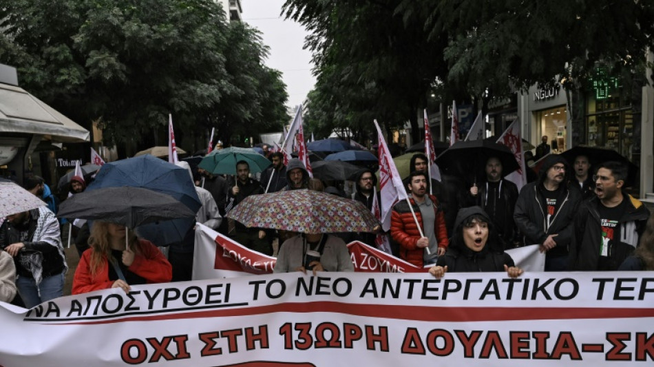 La Gr&egrave;ce en gr&egrave;ve contre un projet de journ&eacute;e de travail de 13 heures