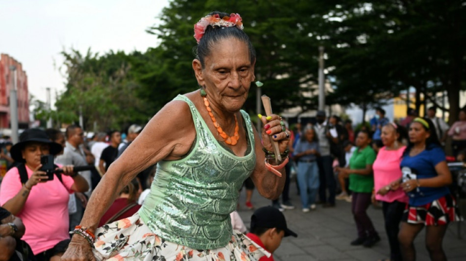 Dan&ccedil;a volta &agrave;s ruas de El Salvador ap&oacute;s novas medidas de seguran&ccedil;a