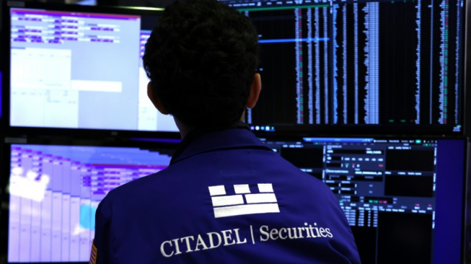 Wall Street ouvre en ordre dispers&eacute;, dig&egrave;re de nouveaux indicateurs