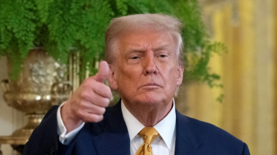 Trump chega &agrave; Esc&oacute;cia para uma visita que combinar&aacute; diplomacia e golfe