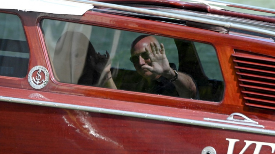 Jeff Bezos est&aacute; em Veneza para seu casamento, apesar dos protestos