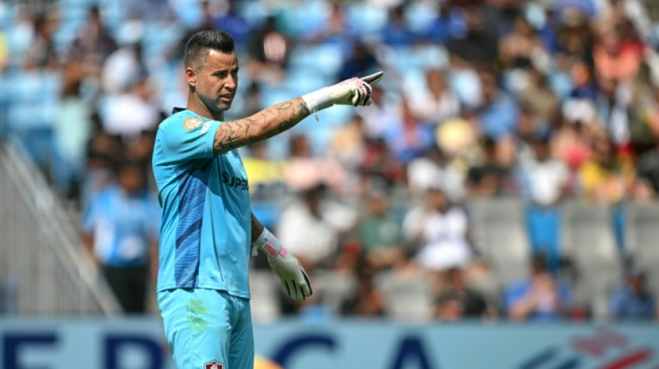 Em grande fase, F&aacute;bio e Bono fazem duelo de goleiros nas quartas de final da Copa de Clubes