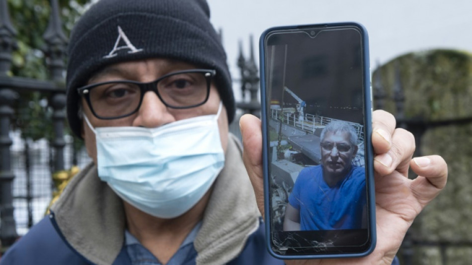 "Hay que seguir buscando", piden familiares de desaparecidos en el naufragio del pesquero espa&ntilde;ol