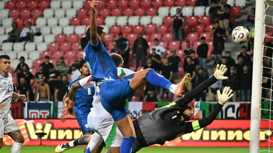 Blackouts und Eigentore - doch Italien wahrt WM-Chance