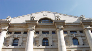 Borsa: l'Europa arranca con le vendite sui semiconduttori, Milano -0,6%
