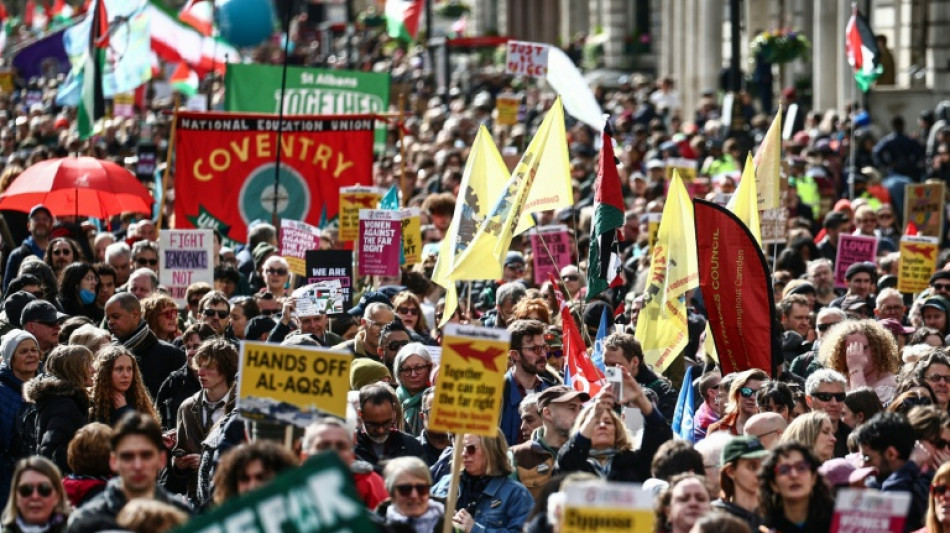 A Londres, des dizaines de milliers de manifestants contre l'extr&ecirc;me droite
