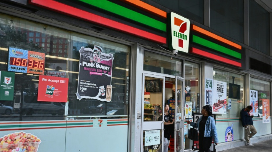 Asian stocks struggle as traders eye Fed saga, trade war 