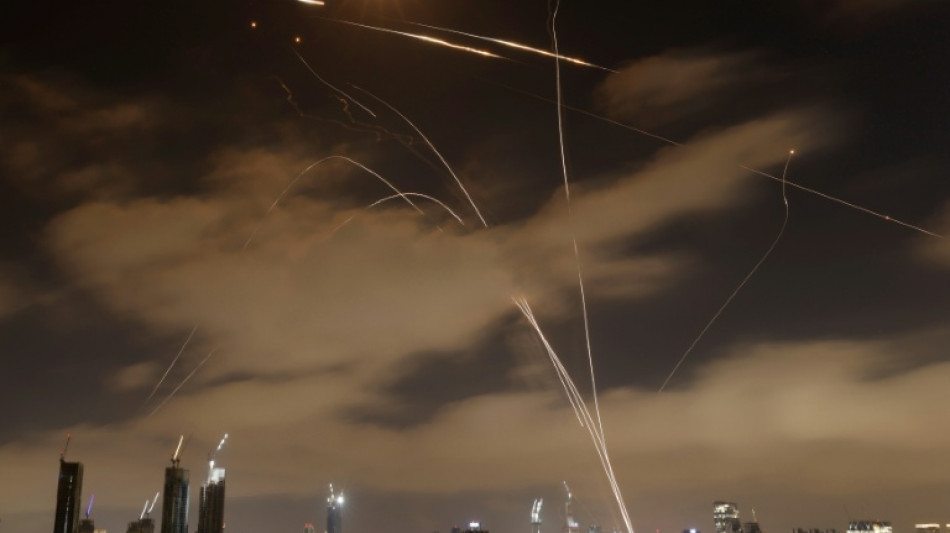 M&iacute;sseis iranianos deixam 10 mortos em Israel em mais uma noite de ataques m&uacute;tuos