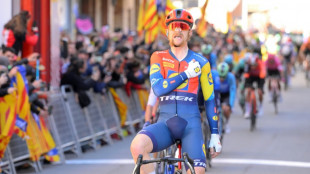 Simmons takes wind-hit Tour of Catalonia stage six victory