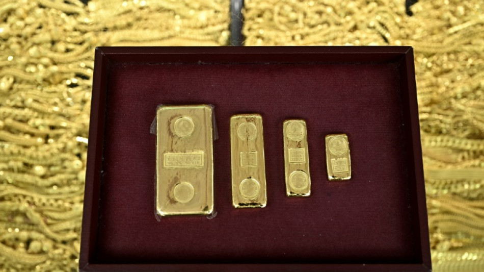 Ouro tem cotação recorde e supera 3.500 dólares