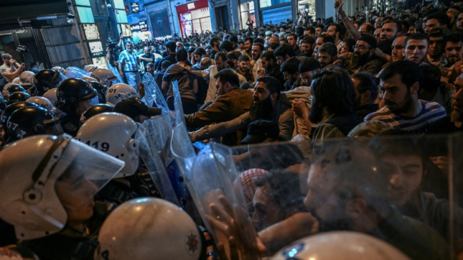 Clashes in Istanbul over alleged 'Prophet Mohammed' cartoon 