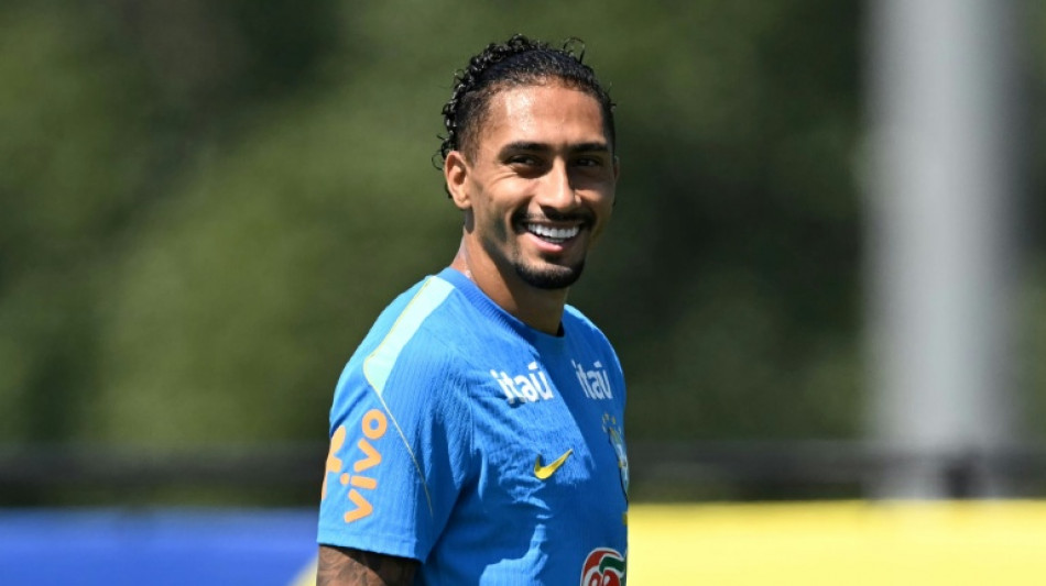 Raphinha retorna aos treinos com a Sele&ccedil;&atilde;o Brasileira