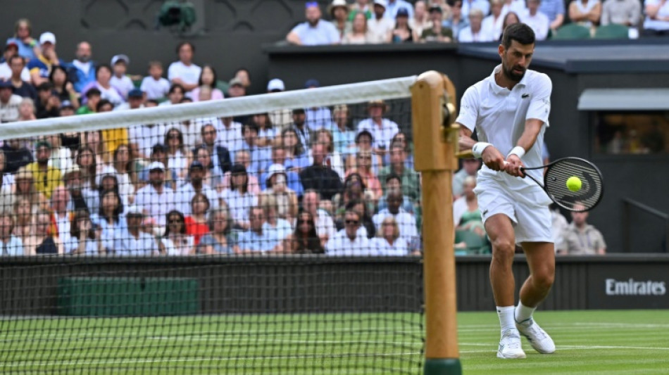 Djokovic avan&ccedil;a &agrave;s oitavas e alcan&ccedil;a 100&ordf; vit&oacute;ria em Wimbledon