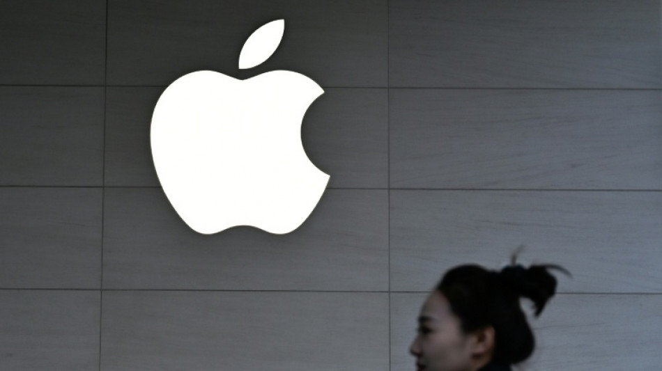 Trump amenaza a Apple con un arancel del 25% si no fabrica los iPhones en EEUU