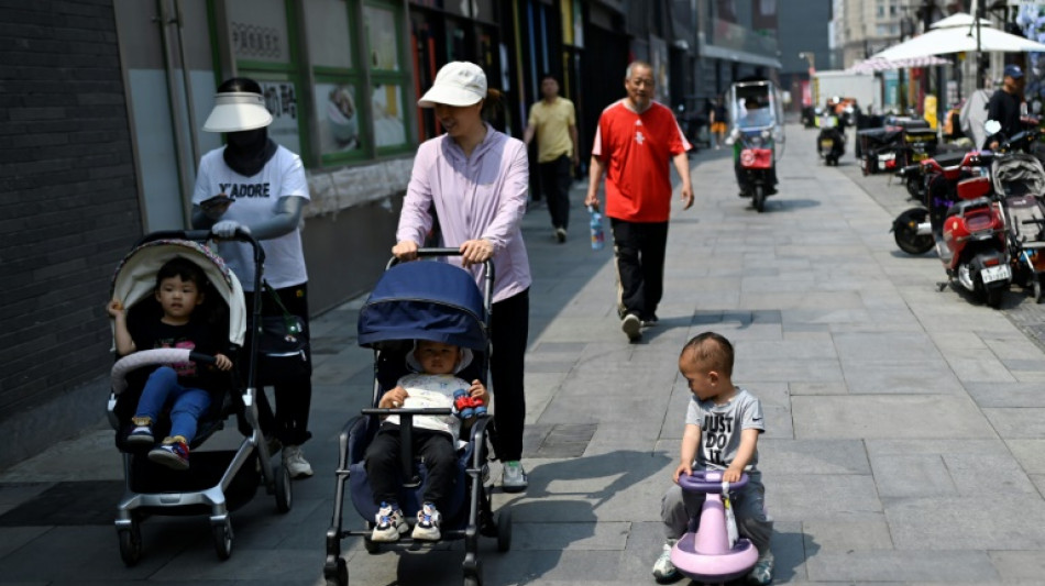 Chine: le gouvernement va verser des allocations aux parents pour stimuler la natalit&eacute;