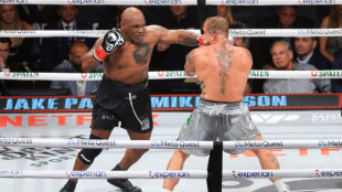 Boxe: Mike Tyson a fait son &acirc;ge, battu par Jake Paul