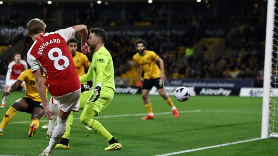 Arsenal vence Wolverhampton (2-0) e recupera lideran&ccedil;a da Premier League