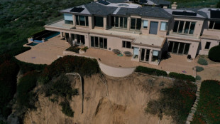 En Californie, des villas se retrouvent au bord du vide apr&egrave;s la derni&egrave;re temp&ecirc;te