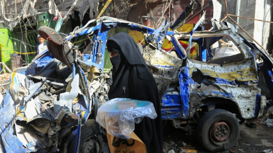 Rebeldes hutíes dicen que bombardeos de EEUU dejaron 12 muertos en la capital de Yemen