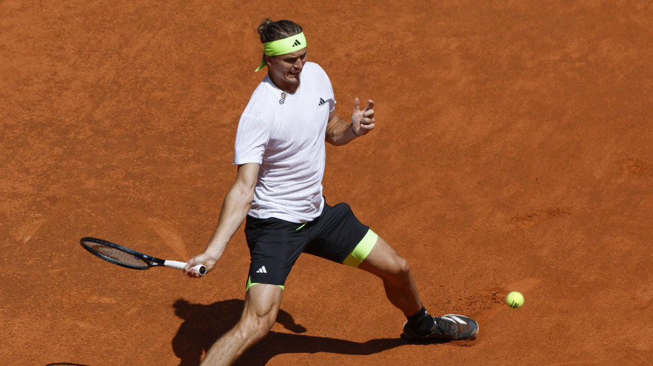 Tennis:Madrid; punto contestato e Zverev fotografa con cellulare