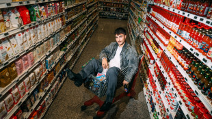 Santachiara, performance di 'guerrilla art' in un vero minimarket