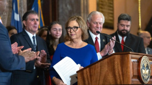 La hermana del difunto senador republicano Graham ocupa su cargo temporalmente