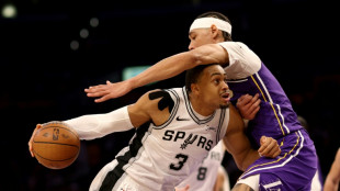 Coupe NBA: les Spurs dominent les Lakers, iront à Las Vegas "pour faire du bruit"