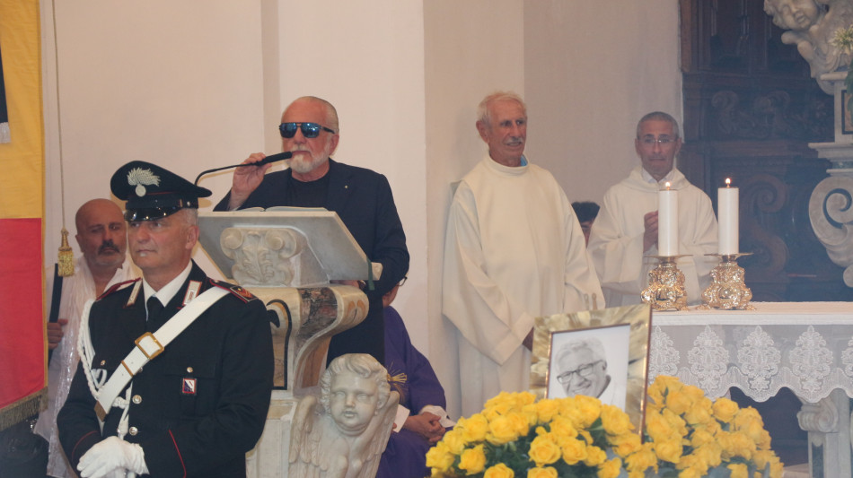 De Laurentiis, riproporr&ograve; il vecchio inno di Peppino di Capri alla prima del Maradona