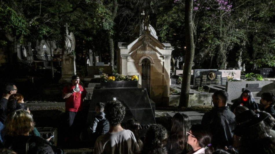 Passeio noturno no Cemit&eacute;rio da Consola&ccedil;&atilde;o, uma viagem pela hist&oacute;ria do Brasil
