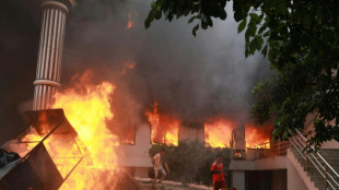 Manifestantes queman Parlamento en Nepal pese a la dimisi&oacute;n del primer ministro