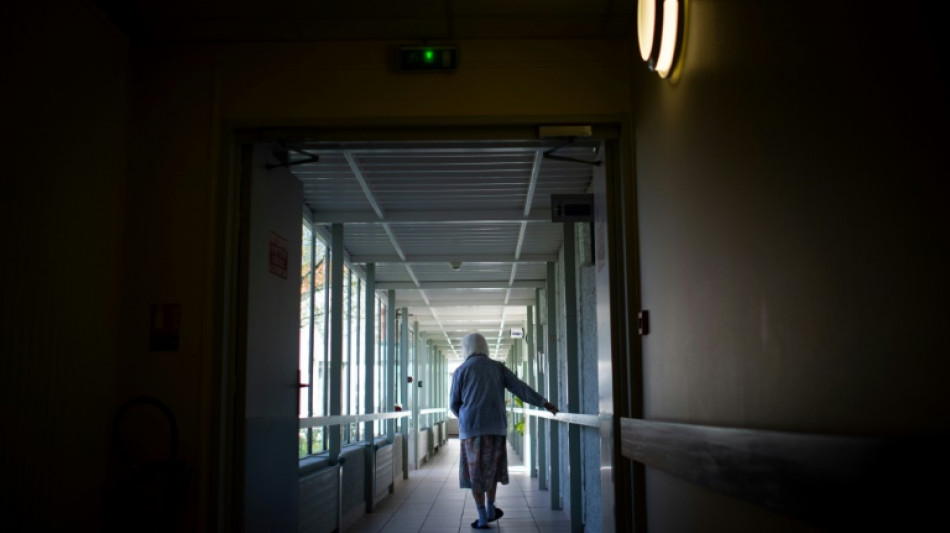 Bafou&eacute; pendant le Covid-19, le droit de visite en Ehpad r&eacute;affirm&eacute; dans un rapport