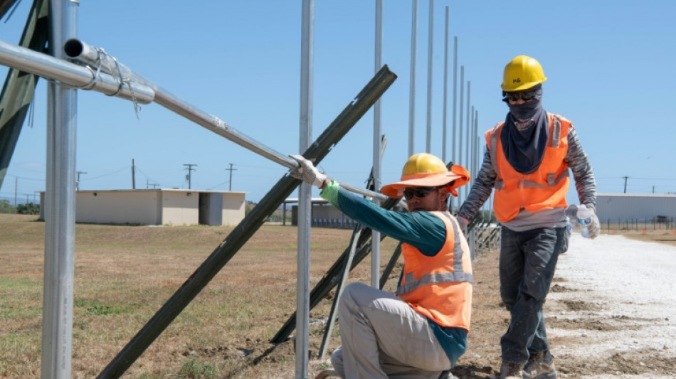 EEUU traslada a 40 inmigrantes detenidos en la base de Guant&aacute;namo a Luisiana