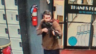 Pol&iacute;cia americana procura atirador que matou 22 pessoas no Maine