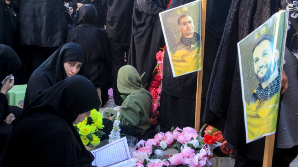 Pour l'Aïd, des habitants du sud du Liban prient sur les tombes de leurs proches