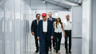 Trump visita 'Alcatraz dos jacar&eacute;s', novo centro de deten&ccedil;&atilde;o de imigrantes