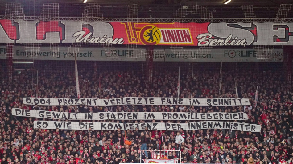 Stadionsicherheit: Fan-Netzwerke &uuml;ben Kritik