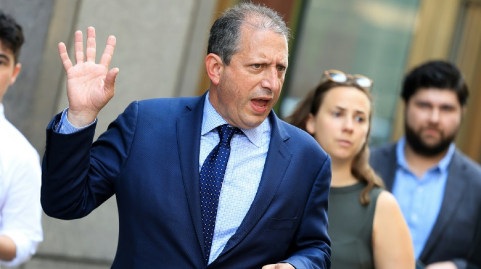 Detido por tentar impedir expuls&atilde;o de imigrante, candidato &agrave; prefeitura de NY &eacute; solto