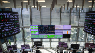 Borsa: tensioni Usa-Cina zavorrano l'Europa, gi&ugrave; il petrolio