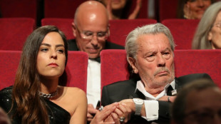Les enfants d'Alain Delon portent plainte pour "harc&egrave;lement moral" contre sa dame de compagnie