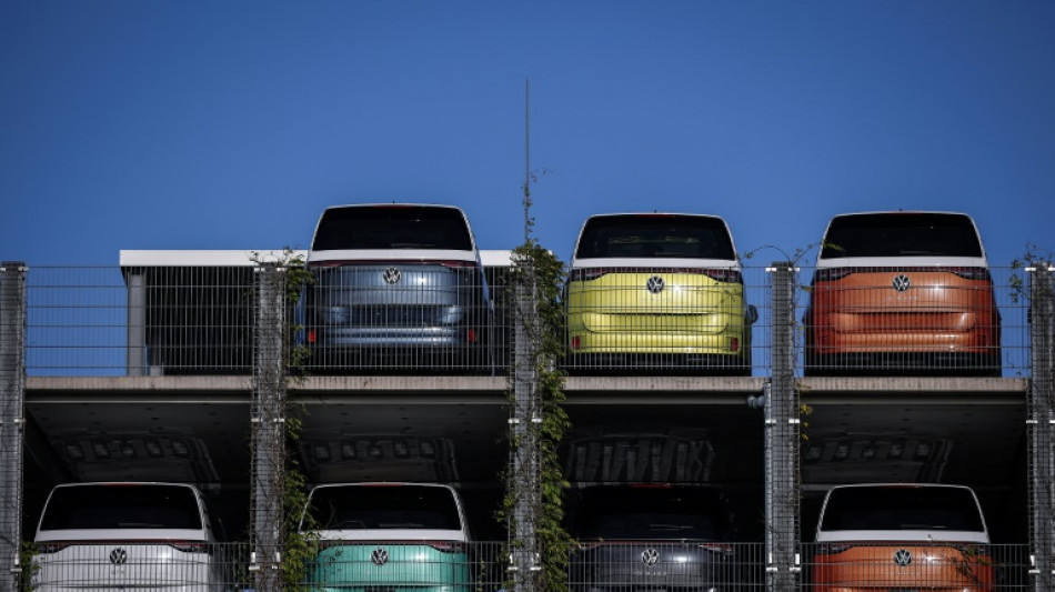 UE apresenta plano de apoio &agrave; ind&uacute;stria automotiva