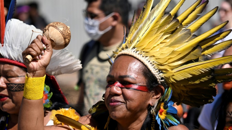 Milhares de mulheres indígenas marcham em Brasília às vésperas da COP30