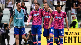 Setor do est&aacute;dio da Atalanta &eacute; fechado por gritos racistas contra Vlahovic